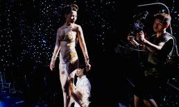 Thu Minh khoe cơ bụng 6 múi hiếm có trong hậu trường