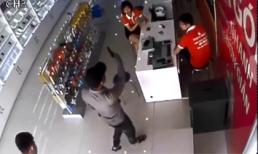 Dùng súng uy hiếp nhân viên, cướp cửa hàng điện thoại ở Bắc Ninh