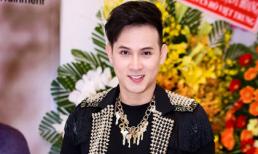 Nguyên Vũ diện cả cây đen trẻ trung như như thanh niên đôi mươi