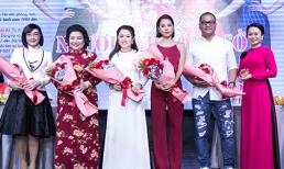 Doanh nhân thân thiện Thu Thuỷ duyên dáng trong tà áo dài trắng tại sự kiện họp báo “Người Đẹp Công Sở 2017”