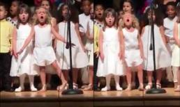 Cô bé 4 tuổi 'diễn sâu' trong lễ tốt nghiệp khiến triệu người thích thú