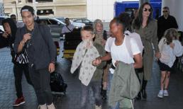 Angelina Jolie cùng 6 con 'rồng rắn' dắt nhau đi du lịch 