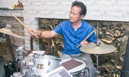 Danh ca Chế Linh đánh trống, chỉ huy hai con trai tập nhạc