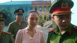 Hoa hậu Phương Nga bị tố yêu hai đàn ông có vợ cùng lúc