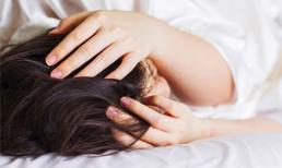 Đến bệnh viện, tôi giật mình thấy chồng chưa cưới ngồi thẫn thờ bên ngoài cửa phòng cấp cứu