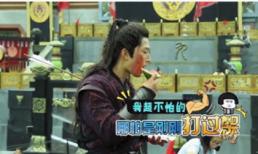 Chết cười với hậu trường 'Sở Kiều truyện': Bị tên bắn đầy người vẫn vui vẻ ăn dưa hấu