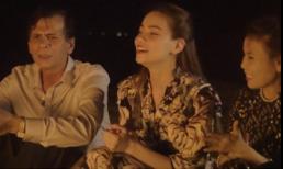 Bố mẹ Hồ Ngọc Hà khoe giọng hát ngọt ngào bên bờ biển Nhật Lệ