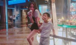 Hồ Ngọc Hà “quậy tưng” cùng con trai Subeo ở Las Vegas 