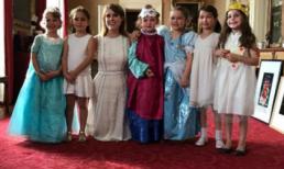  “Công chúa” Harper lộng lẫy xuất hiện ở Cung điện Buckingham nhân dịp đón tuổi mới 