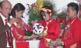 Cô dâu chú rể đứng 'mỏi chân' đợi đeo 300 lượng vàng và 50.000 USD lên người