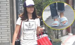 Lâm Tâm Như để mặt mộc, đi dép lê ra dáng 'mẹ bỉm sữa'