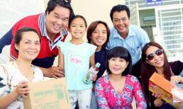 Việt Hương cùng chồng kỷ niệm ngày cưới bằng chuyến từ thiện tại Cần Thơ