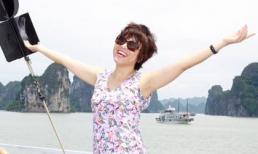 MC Thảo Vân tươi như hoa khi đi họp lớp