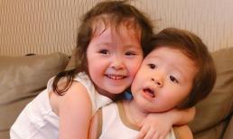 Cadie vui vẻ chơi đùa cùng em trai Túc Mạch