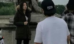 Đang mang thai, Jun Ji Hyun vẫn vác bụng bầu sang Pháp làm việc