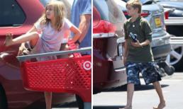 Mặc kệ giàu có, nổi tiếng, 2 con gái của Angelina Jolie vô tư đi chân đất đi siêu thị 