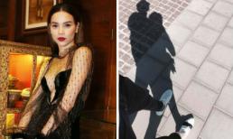 Harper ra dáng thiếu nữ khi diện đầm maxi, thả tóc mây điệu đà 