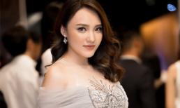 Nhật Thủy khoe đường cong gợi cảm với đầm của Đức Vincie