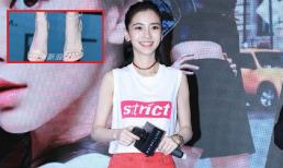 Angela Baby lộ chân gân guốc, thân hình mỏng manh như siêu mẫu 