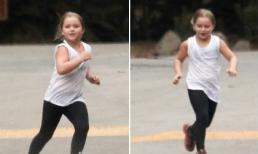 Harper mũm mĩm tung tăng chạy nhảy khi đi tập thể dục với gia đình