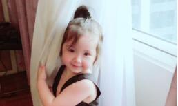 Chỉ là mở rèm cửa sổ thôi, Cadie Mộc Trà có cần đáng yêu đến mức này không!