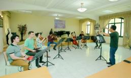 Cùng theo chân 9 nghệ sĩ quốc tế CELLO Fundamento tập luyện trước đêm diễn 