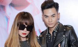 Lưu Thiên Hương đeo kính đen vuông lạ mắt đến chúc mừng Quán quân 'Giọng hát Việt 2017'