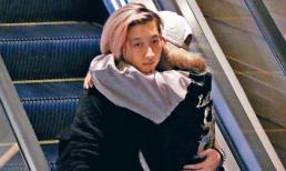 Lộ ảnh con rơi Thành Long ôm ấp người tình đồng giới chốn đông người