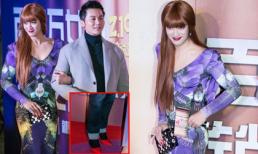Lý Thần đi giày cao gót đỏ sánh đôi cùng mỹ nhân lạ tại sự kiện