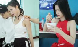 Đông Nhi ăn vội trong phòng tập vũ đạo chuẩn bị cho 'Asia Song Festival 2017'