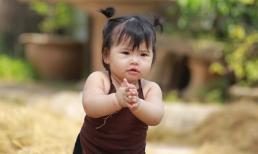 Bộ ảnh bé mặc yếm cực dễ thương 