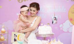 Á hậu Diễm Trang tổ chức tiệc sinh nhật vui vẻ cho con gái
