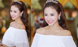 Vân Hugo rạng rỡ như Hằng Nga trong đêm hội trăng rằm