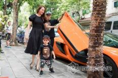 Ông xã Ngọc Thạch đi siêu xe 16 tỷ gây náo loạn phố Hà Nội