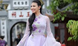 Hoa hậu Hoà bình Thế giới 2016 mặc áo dài khoe sắc giữa Hồ Gươm