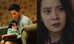 Chồng dẫn theo một cô gái xinh đẹp giành lấy con đang bú trên tay và đuổi tôi ra khỏi nhà