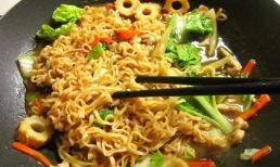 Những cách ăn mì tôm không đụng hàng