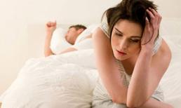 Chết đứng khi biết người vợ giỏi giang thức dậy trong phòng khách sạn của nam đồng nghiệp vì hiếu thắng