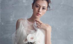 Tú Hảo 'The Face' nổi bật khi diện trang phục có họa tiết hoa nổi 