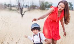 Hoa hậu Diễm Hương chơi đùa cùng con trai giữa khung cảnh đẹp như trong truyện cổ tích