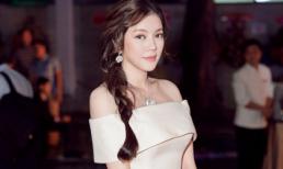 Lý Nhã Kỳ thu hút quan khách bởi nét đẹp cổ điển tại sự kiện của tổng lãnh sự Hàn Quốc