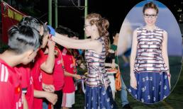 Hoa hậu Bùi Thị Hà diện váy hoa giản dị xuống sân trao cúp bóng đá Long Hoàng mở rộng