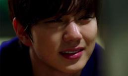 Rụng rời chân tay phát hiện bí mật động trời trước tấm bia mộ ghi ngày mất của vợ cũ