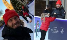 Harper siêu đáng yêu cùng bố mẹ và các anh trai đi trượt băng trước thềm Noel 