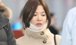 Song Hye Kyo lộ mặt mộc mệt mỏi, lần đầu công khai xuất hiện sau đám cưới