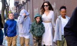 Rất đơn giản nhưng Angelina Jolie lại ghi điểm với đầm quấn màu trắng tuyết 