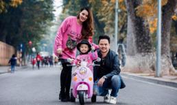 Con gái Trang Nhung đáng yêu khi đi dạo phố cùng bố mẹ