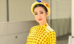 Hoa hậu Mỹ Linh diện áo dài hoa mai, hoa đào rực rỡ xuống phố