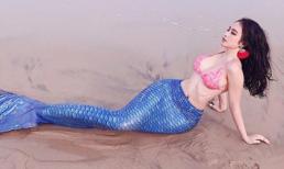 Đang là nàng tiên cá hăng say tạo dáng trên biển thì Angela Phương Trinh bất ngờ bị sóng đánh 'sấp mặt' 