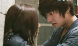 Tôi và nhân tình vừa rời khỏi nhà nghỉ cũng là lúc bắt gặp vợ bước ra từ chiếc ô tô sang trọng